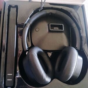 Black Wireless Over-Ear TV Headphones